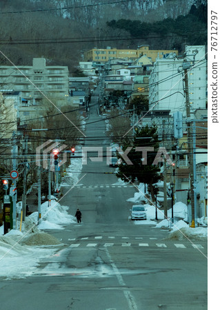 【縱向構圖】彌生坂(藍色濾鏡)北海道函館 【縱向構圖】彌生坂(藍色濾鏡)北海道函館 76712797