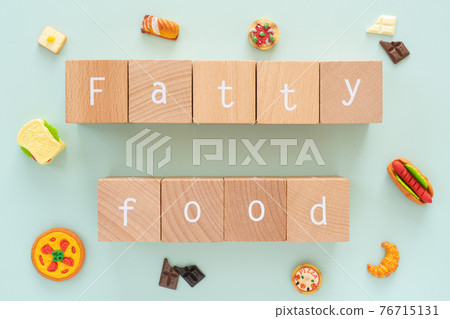 油膩食物 | 寫有“肥食”字樣的積木和食物玩具 油膩食物 | 寫有“肥食”字樣的積木和食物玩具 76715131