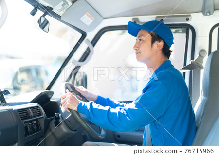 送貨人員開車 76715966