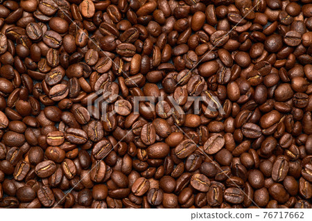 Background or texture made of roasted brown coffee beans Background or texture made of roasted brown coffee beans 76717662