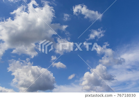 Refreshing cotton cloud sky 76718030