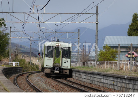 Kiha 110 series entering Sansai Station (Spring 2021) Kiha 110 series entering Sansai Station (Spring 2021) 76718247