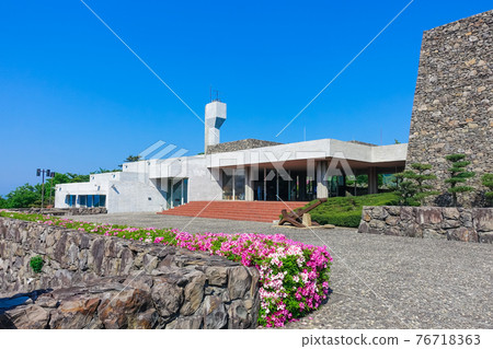 杜鵑花季節在五食台山頂附近建造的瀨戶內海歷史民俗博物館 76718363