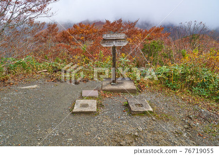 秋日群馬縣天神關站（Tenjin Pass Lift）展望台附近的路標 76719055