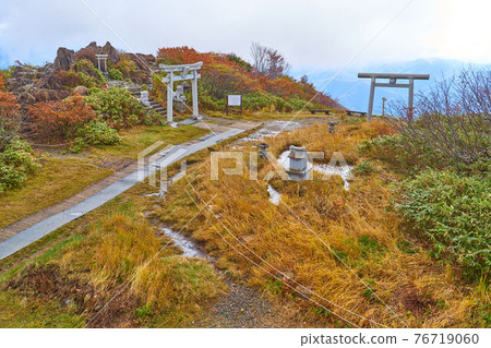 秋季群馬縣谷川岳天神山口站（天神山口纜車）展望台天滿宮方向 76719060