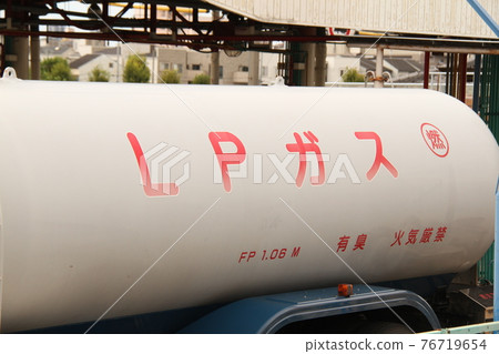 Vehicles carrying LP gas Vehicles carrying LP gas 76719654