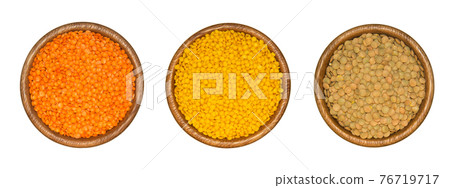Set of lentils in wooden bowl. Isolated on white background 76719717