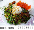 Salmon roe and tuna bowl 76723644