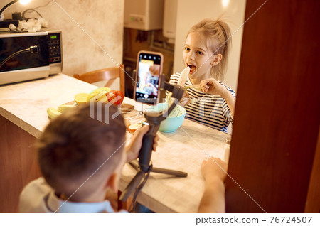 Children bloggers makes food vlog, little vlogger Children bloggers makes food vlog, little vlogger 76724507