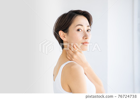 女性的美麗形象 76724738