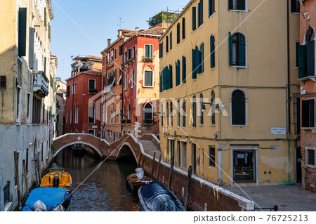 Rio del Mondo Novo in Venice, Veneto, Italy seen from a bridge Rio del Mondo Novo in Venice, Veneto, Italy seen from a bridge 76725213