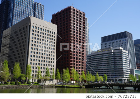 April Chiyoda 56 Imperial Palace Moat (Hibiya Dori) and Tokio Marine & Nichido Building Main Building 76725715