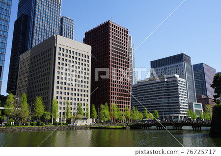 April Chiyoda 55 Imperial Palace Moat (Hibiya Dori) and Tokio Marine & Nichido Building Main Building 76725717