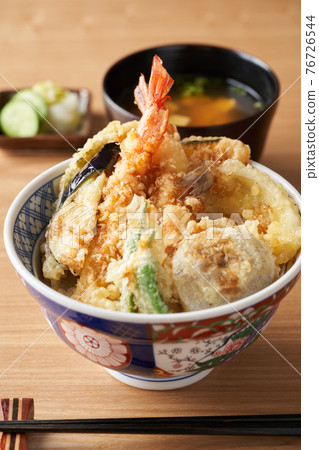 Bowl of rice and fried fish 76726544