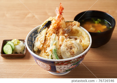米飯和油炸魚碗 米飯和油炸魚碗 76726546