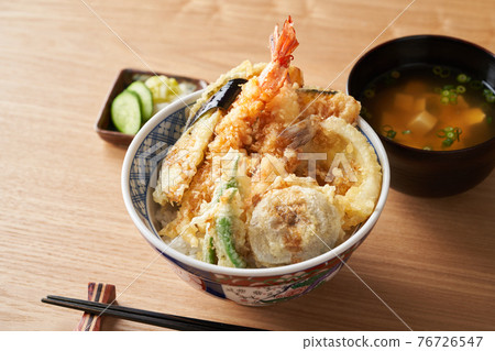 米飯和油炸魚碗 米飯和油炸魚碗 76726547