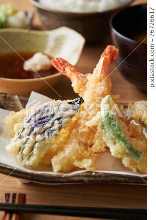 Tempura set meal 76726617