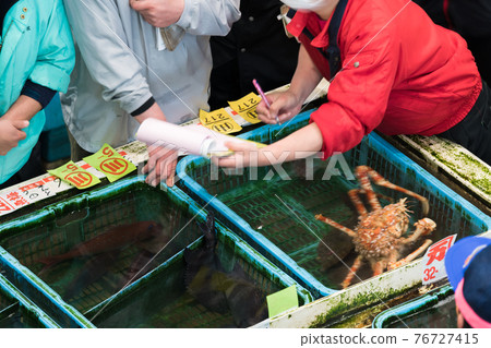 【魚市、蜘蛛蟹拍賣】 76727415
