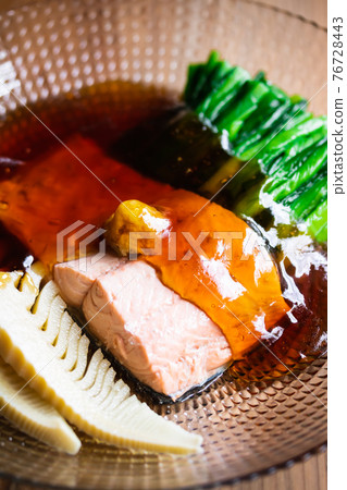 莊內地區春天的味道,櫻桃鮭魚和細香蔥(細香蔥) 莊內地區春天的味道,櫻桃鮭魚和細香蔥(細香蔥) 76728443