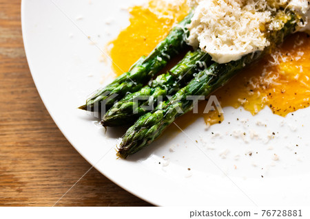 俾斯麥風格的綠蘆筍 76728881