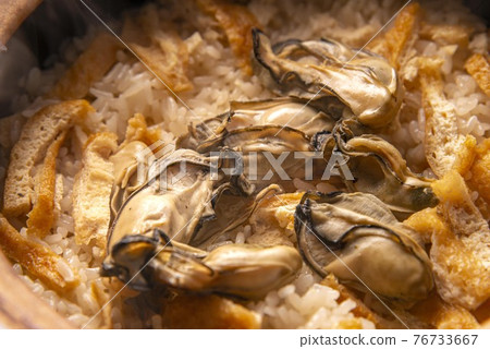 Oyster cooked rice 76733667