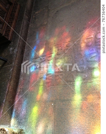 Light shining through the stained glass of Sainte-Chapelle 76736404