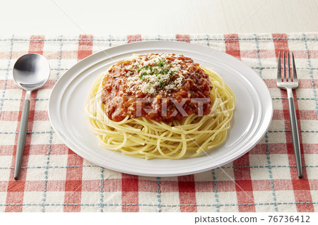 Meat sauce spaghetti using spaghettini noodles Meat sauce spaghetti using spaghettini noodles 76736412