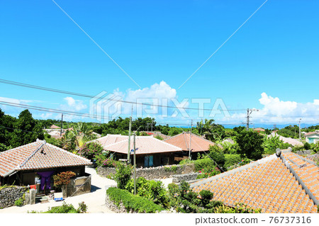Okinawa Taketomi Island blue sky and village scenery 76737316