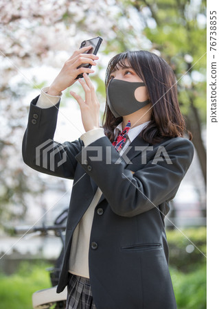 射櫻花的女高中生 射櫻花的女高中生 76738855