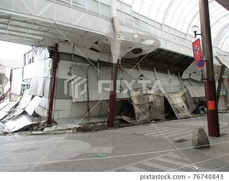 A supermarket in Kengun Shopping Street in Higashi-ku, Kumamoto City, which collapsed in the 2016 Kumamoto Earthquake 76740843