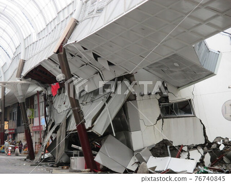 2016年熊本地震倒塌的熊本市東區健軍商店街的超市 76740845