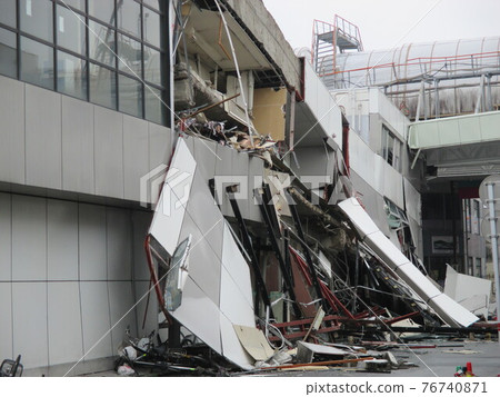A supermarket in Kengun Shopping Street in Higashi-ku, Kumamoto City, which collapsed in the 2016 Kumamoto Earthquake A supermarket in Kengun Shopping Street in Higashi-ku, Kumamoto City, which collapsed in the 2016 Kumamoto Earthquake 76740871