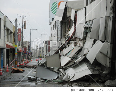 A supermarket in Kengun Shopping Street in Higashi-ku, Kumamoto City, which collapsed in the 2016 Kumamoto Earthquake 76740885