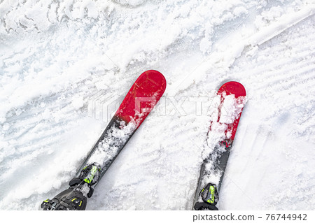 Ski image 76744942