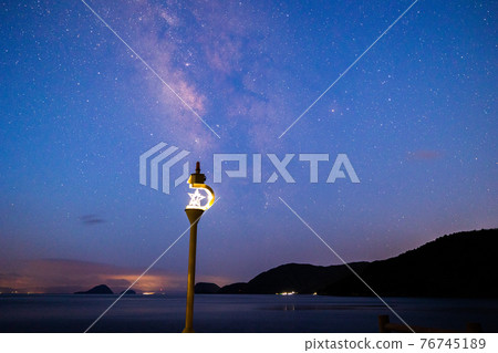 《山口縣堀島》夏天的星空和銀河 76745189