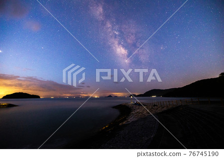 《山口縣堀島》從星辰海灘看到的夏日銀河 76745190