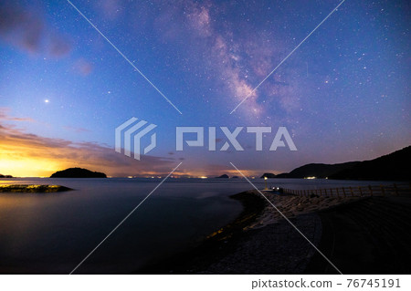 《Suooshima, Yamaguchi Prefecture》 Summer Milky Way on the star beach 76745191