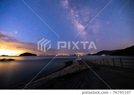 《Suooshima, Yamaguchi Prefecture》 Star beach and starry sky 76745197
