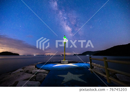 《山口縣堀島》夏天的星空和銀河 76745203
