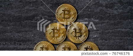 Bitcoin virtual currency cryptocurrency currency top view Bitcoin cryptocurrency ビットコイン 76746376