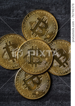 Bitcoin virtual currency cryptocurrency currency top view Bitcoin cryptocurrency ビットコイン 76746378