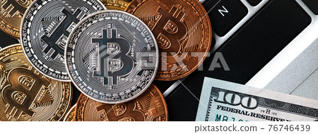 Bitcoin virtual currency currency dollar dollar dollar dollar bill top view Bitcoin USD money ビットコイン Bitcoin virtual currency currency dollar dollar dollar dollar bill top view Bitcoin USD money ビットコイン 76746439