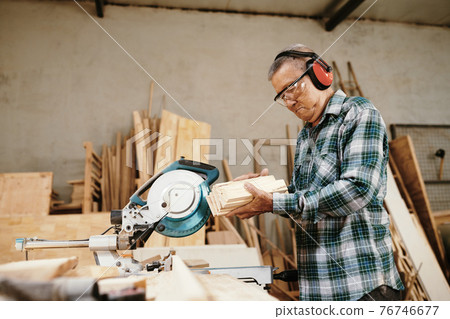 Experienced senior Vietnamese carpenter Experienced senior Vietnamese carpenter 76746677