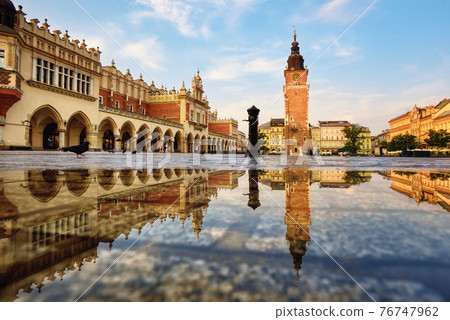 Rynek square in Krakow Old town, Poland, after rain 76747962