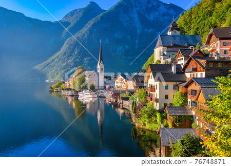 Hallstatt idyllic alpine lake village, Austria Hallstatt idyllic alpine lake village, Austria 76748871