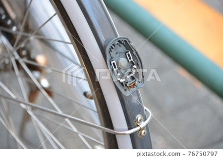 自行車尾燈壞了 76750797
