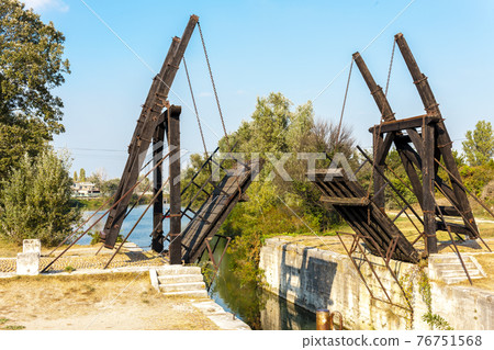 Vincent van Gogh bridge 76751568