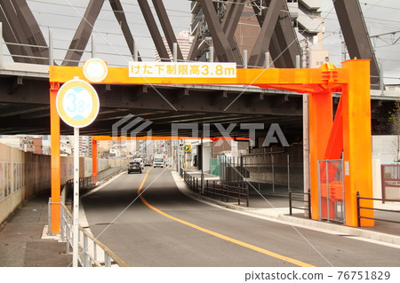 Protective steel (height restriction bar) 76751829