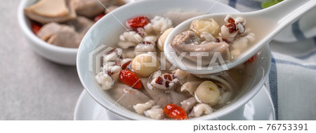台灣 小吃 四神湯 四臣湯 Taiwan four herb soup モツ入り薬膳スープ 76753391