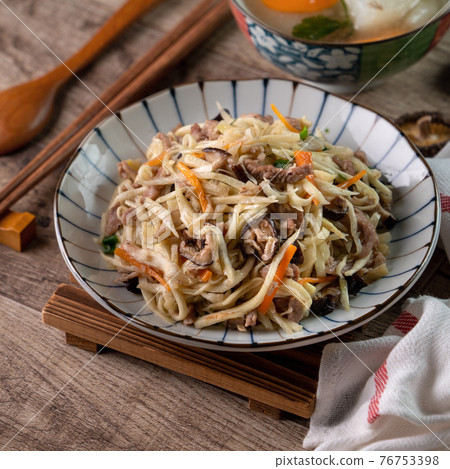 Stir-fried shredded pork with bamboo shoots, wild rice noodles, wild bamboo shoots, wild bamboo shoots, wild bamboo shoots water bamboo マコモタケ マコモダケ 76753398